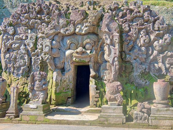 Eggers, Terry 아티스트의 Indonesia-Bali-Ubud-Historic Balinese temples of Goa Gajah or Elephant Cave작품입니다.